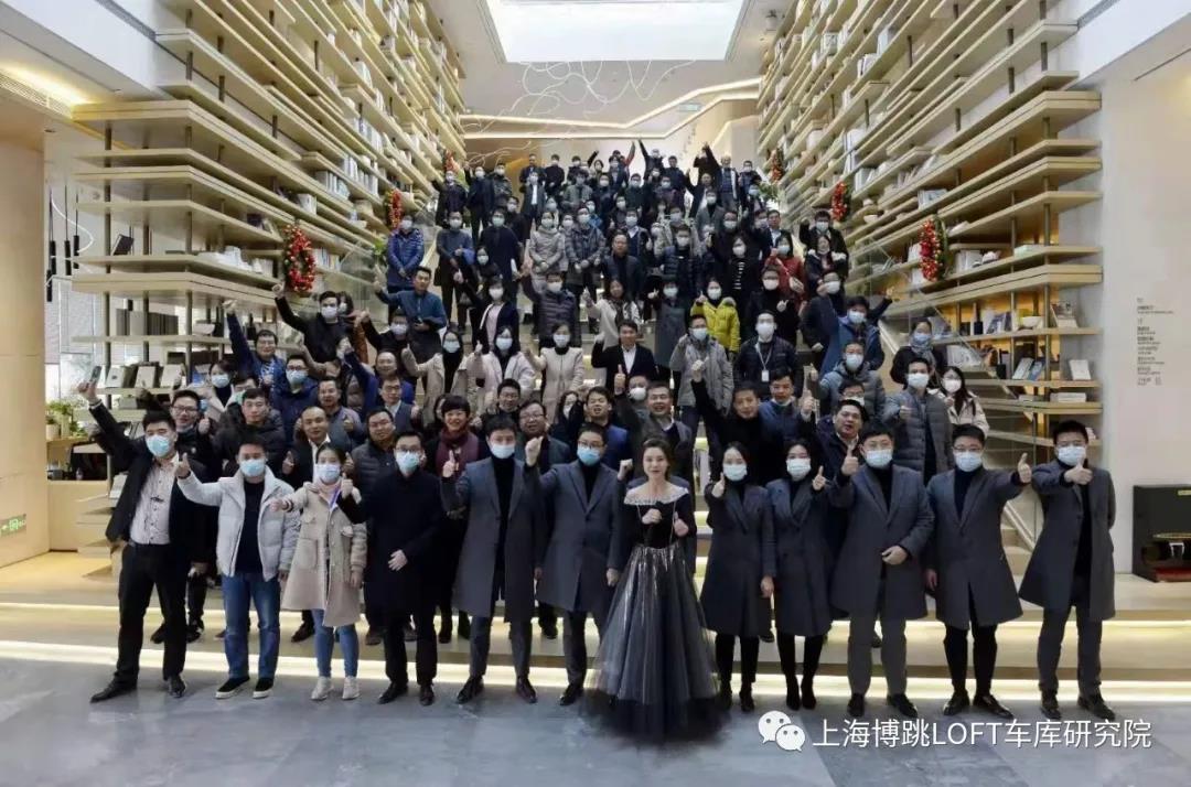 宝鸡全国一百多人在华侨城汉口道6号参观研讨LOFT专利车库技术！